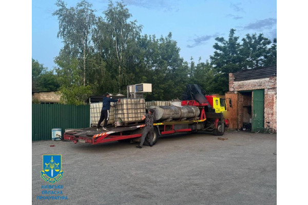 Судитимуть організатора нелегальної АЗС в Бучанському районі, на якій збували контрафактне пальне