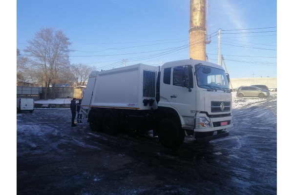 Три громади на Київщині отримали спецтехніку для збору та транспортування відходів