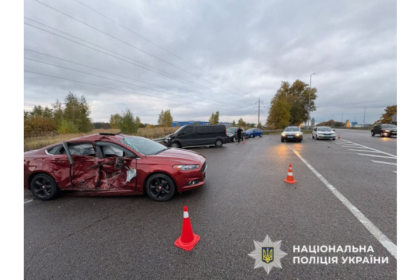 Поліцейські Київщини розслідують обставини ДТП з потерпілими на Фастівщині