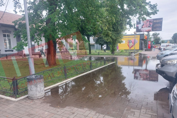 Сильна злива вкотре показала проблему у системі водовідведення в Ірпені (ФОТО)