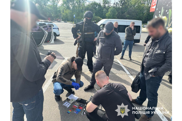 Вимагали гроші за неіснуючі борги: Нацполіція викрила злочинне угруповання у Київській та Кіровоградській областях (ВІДЕО)