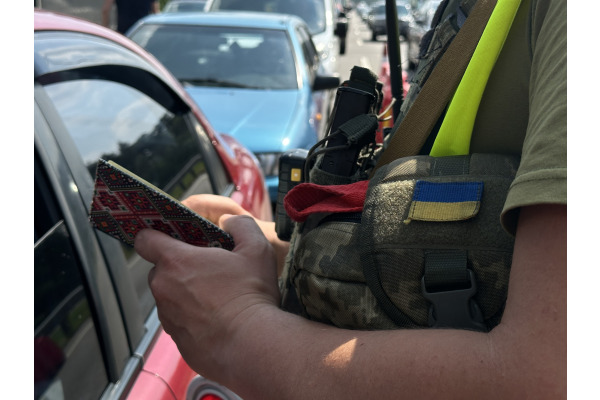 Тепер на блокпостах перевірятимуть лише три документи: без «Резерв+» і військового квитка