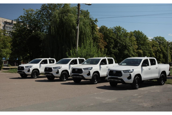 У підрозділи ЗСУ вирушать чотири автомобілі від Броварської громади