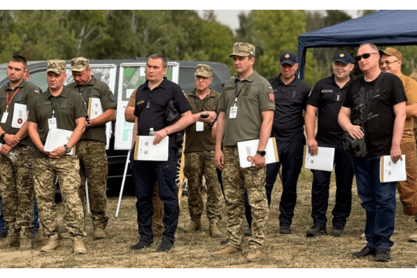 У Козинцях відбулася демонстрація гуманітарного розмінування земель