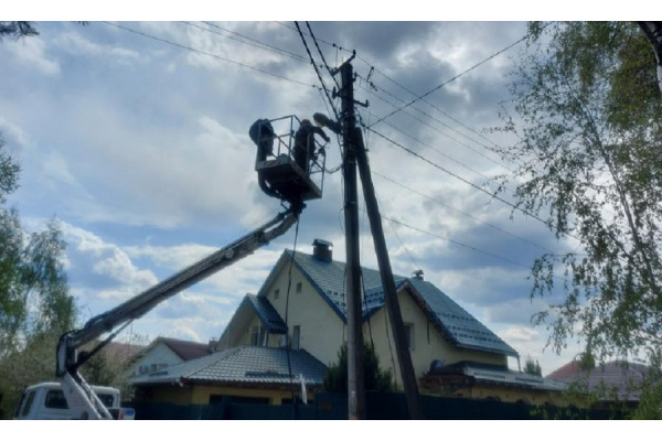 Енергетики обіцяють відновити світло на Київщині до кінця доби