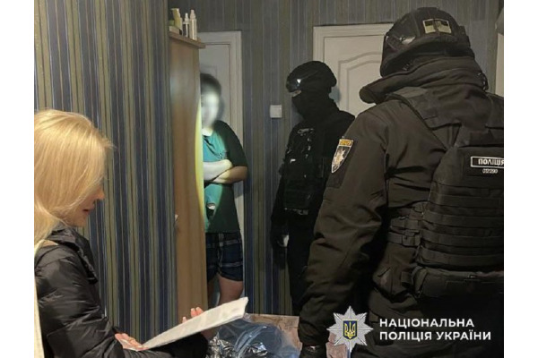На Київщині викрили міжрегіональну групу шахраїв, які привласнили кошти інтернет-магазину