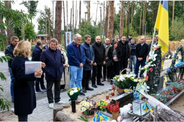 Делегація парламентів ЄС відвідала Гостомель і Бучу (ФОТО)
