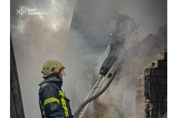 На Фастівщині при пожежі в приватному будинку постраждали чоловік та жінка