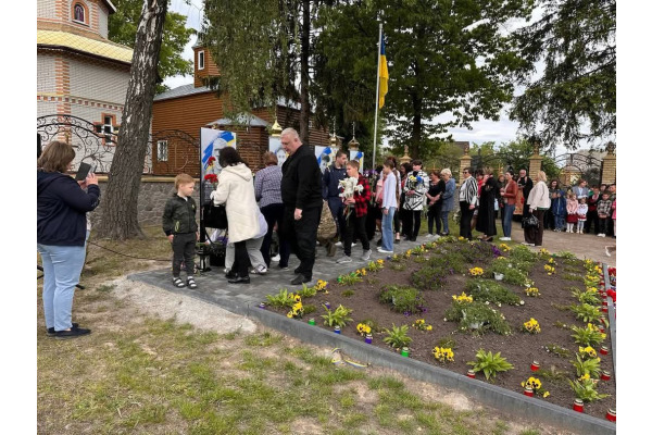 Алея пам'яті на честь героїв-земляків з'явилася у селі Веприк на Фастівщині