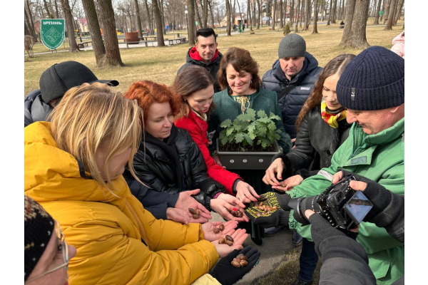 У День добровольця в Ірпені відбулася акція з озеленення (ФОТО)