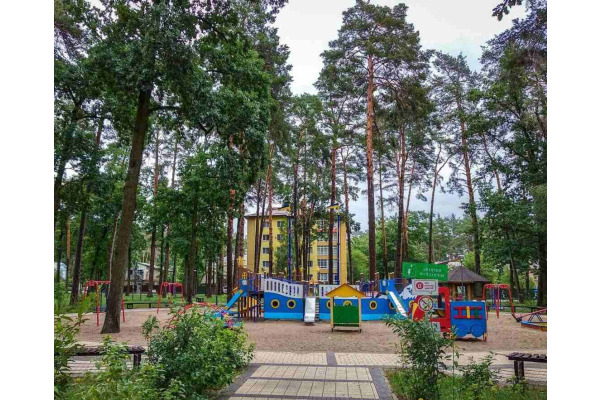 В ірпінських парках оновлюють зони для дітей