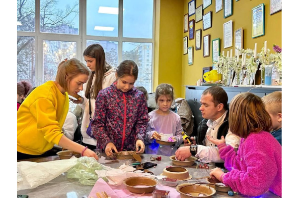 В Ірпінській громаді для діток ВПО організували різдвяний Art Kids Camp