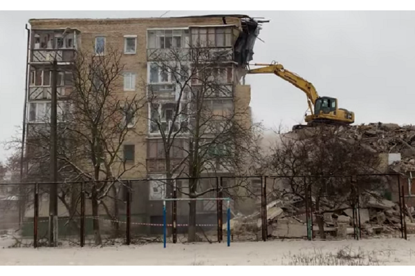 В Ірпені демонтують будинки, які не підлягають відновленню (ВІДЕО)