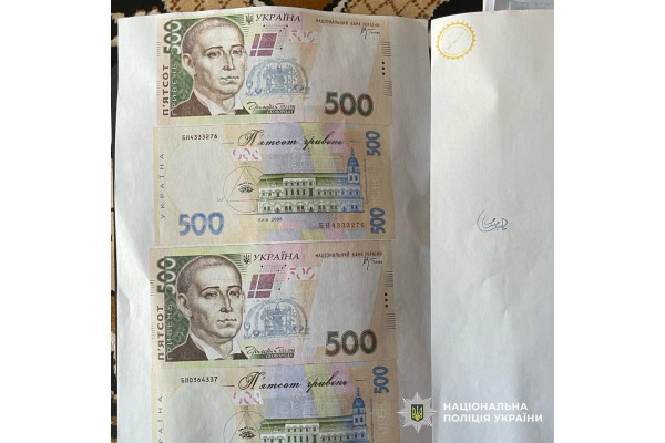 На Київщині правоохоронці затримали фальшивомонетника, який продавав підроблені гривні та долари