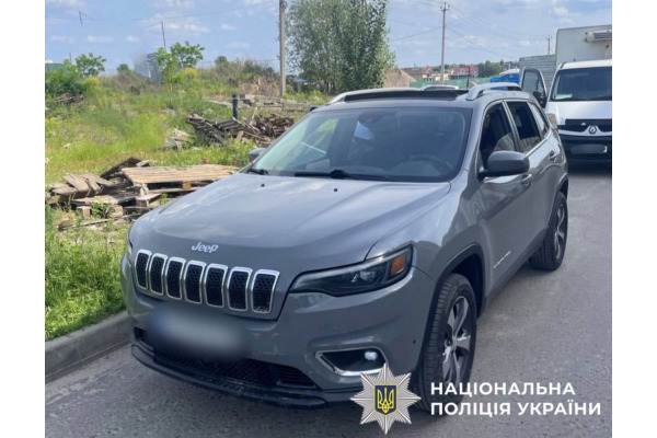 На Київщині п’яний працівник автомийки викрав авто клієнтки