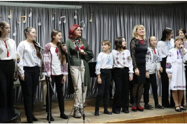 В Ірпені відбувся творчий вечір Народної артистки України, волонтерки Лесі Горової (ФОТО)