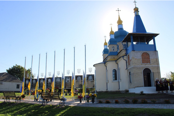 Село на Переяславщині увіковічнило пам’ять восьми загиблих воїнів