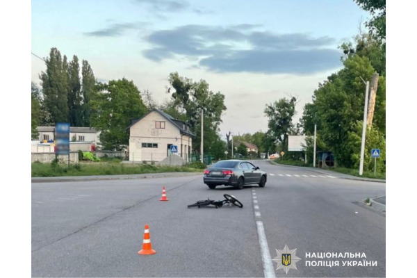 Поліцейські Київщини розслідують обставини аварії за участю велосипедиста