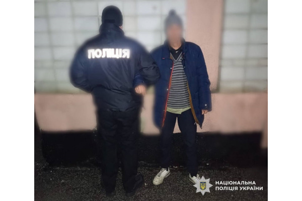 У Білій Церкві затримали чоловіка, який пошкодив іменні прапорці на честь полеглих воїнів