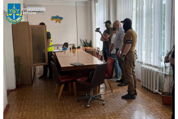 На Київщині посадовець вимагав 15 тисяч доларів за "допомогу" з військовим обліком – прокуратура скерувала справу до суду