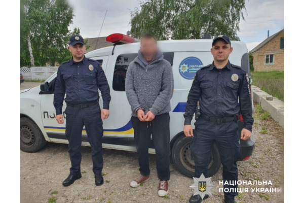 У Глевасі молодик вкрав сумку у жінки