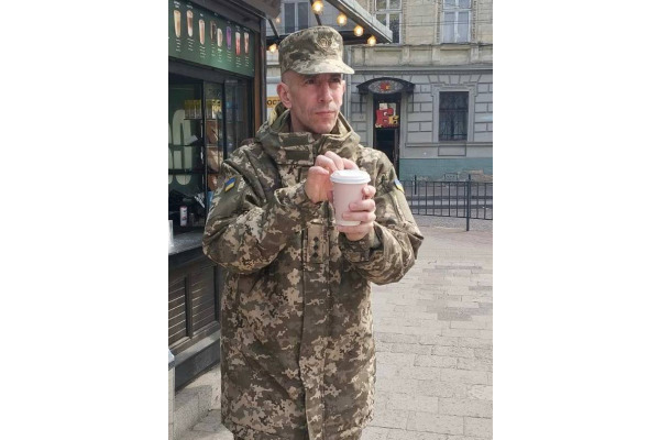 Бровари прощаються із Героєм Вʼячеславом Колесніченком