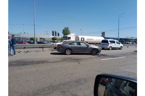 Масштабна аварія на Обухівській трасі (ФОТО)