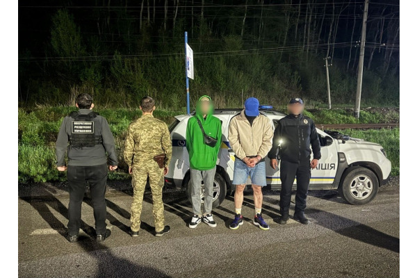 На Закарпатті поліціянти наздоганяли авто з ухилянтом із Київщини
