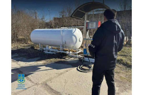 Судитимуть організатора нелегальної АЗС в Борисполі, на якій збували контрафактне пальне