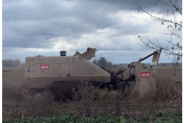 Сапери швейцарської компанії GCS допомагають розміновувати території довкола Ірпеня