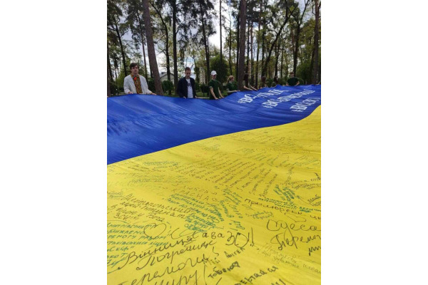 В Ірпені розгорнули гігантський прапор миру (ФОТО)