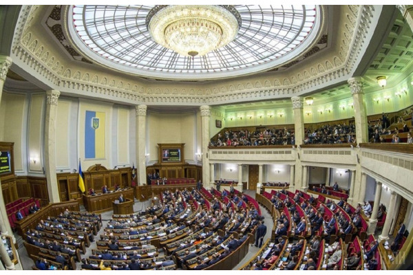 Контроль центральної влади над громадами: що не так із новим законом "слуг народу"