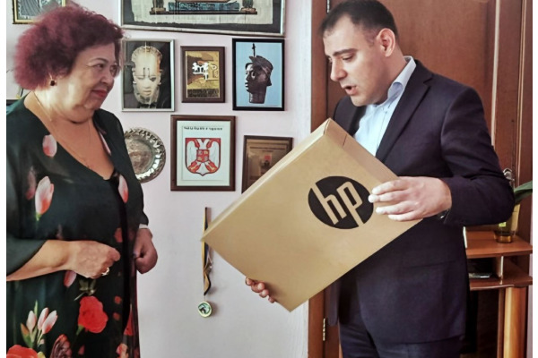 Азербайджан передав допомогу ірпінському ліцею "Лінгвіст"
