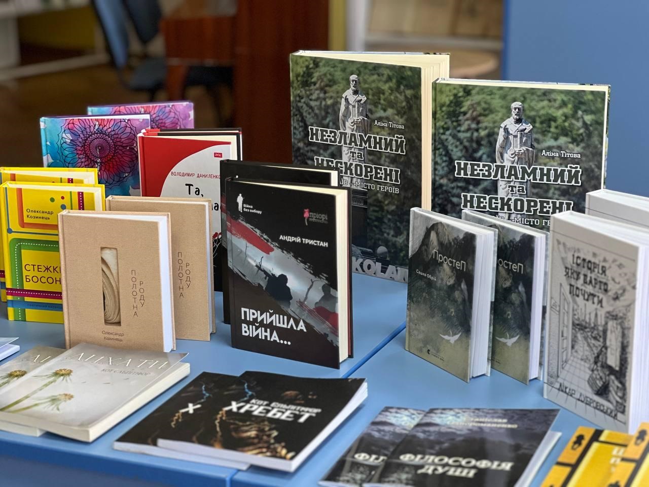 Бібліотека Ірпеня отримала нові книги учасників Літературної премії міста