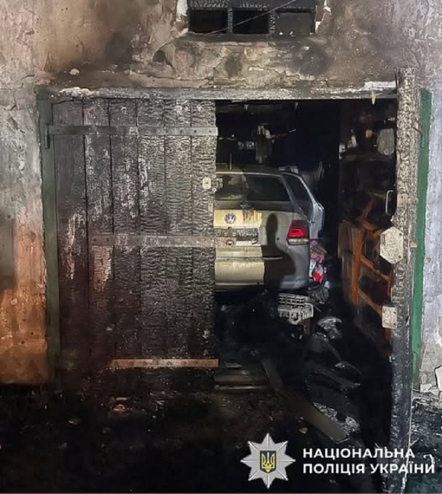У Коцюбинському чоловік підпалив гараж із автомобілем та власником усередині