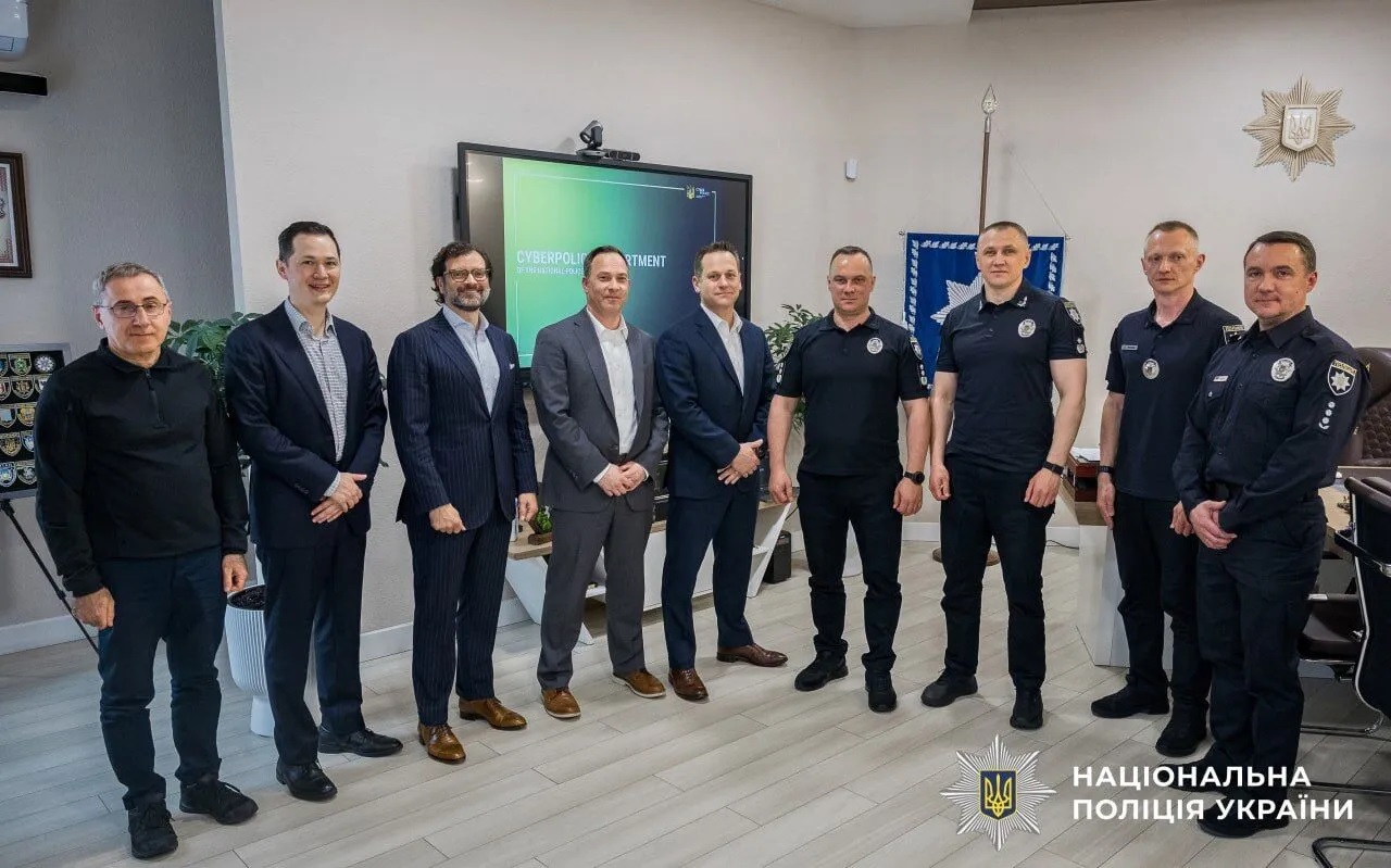 Нацполіція та ФБР посилюють співпрацю у боротьбі з кіберзлочинністю та воєнними злочинами