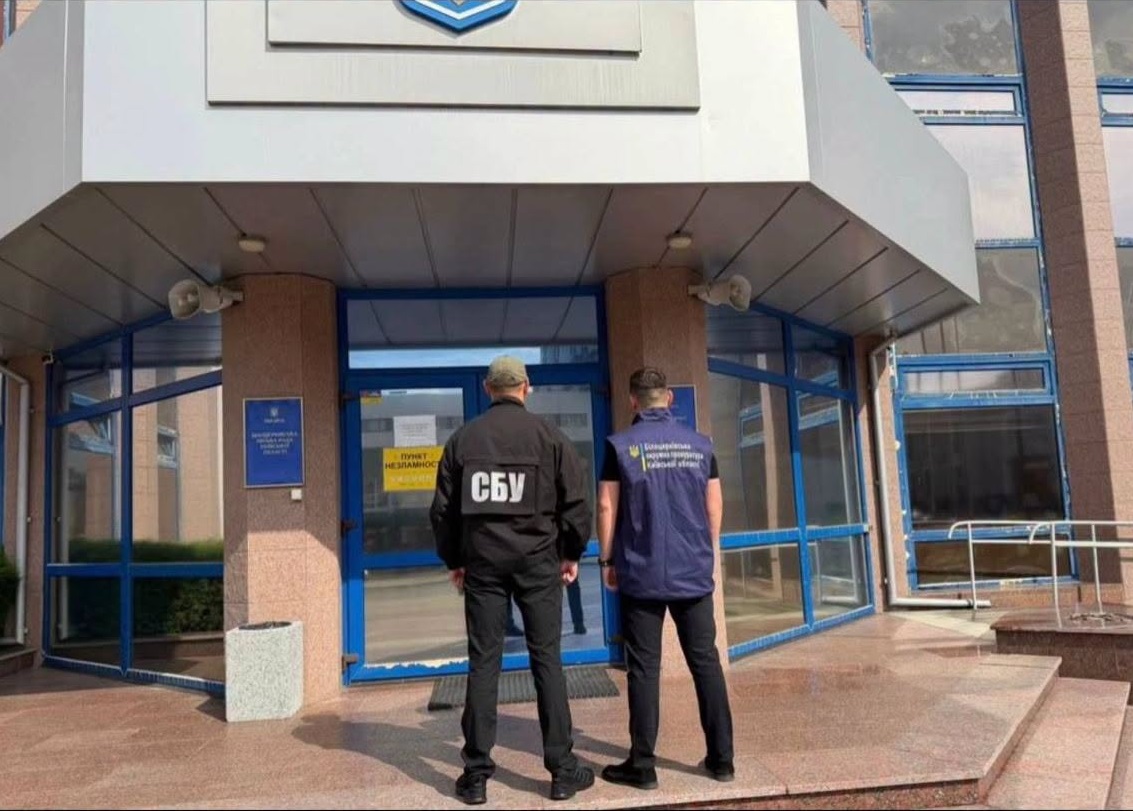 У Білоцерківській міськраді кілька днів тривають обшуки через закупівлю обладнання для військових