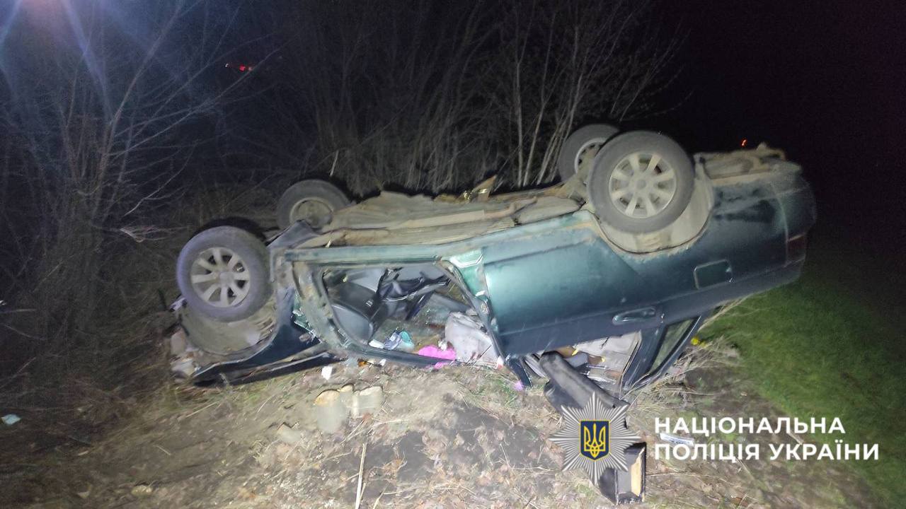 Поліцейські Київщини розслідують обставини ДТП на Обухівщині, де травмувалися  водій та пасажирка автомобіля