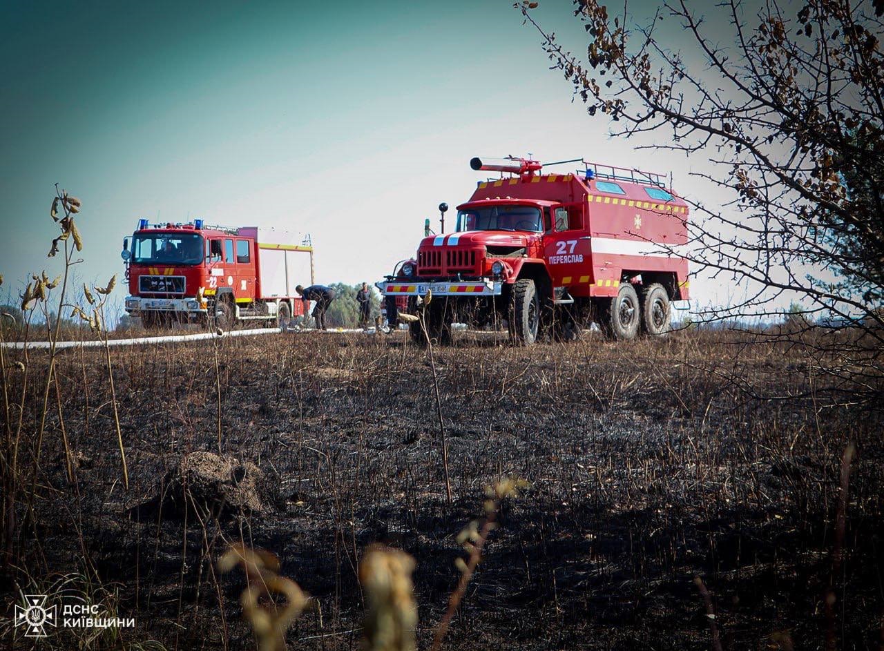 Рятувальники Київщини оперативно загасили пожежу торфу на Броварщині площею 2,6 га