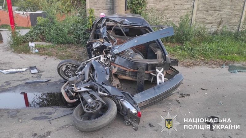Мотоцикл виїхав на зустрічну смугу: у Василькові двоє людей травмовані