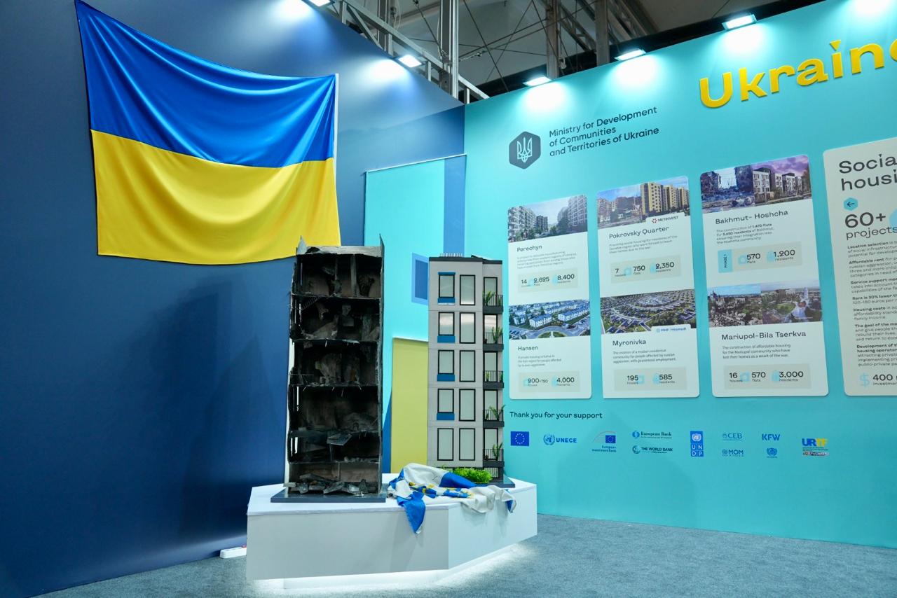 Макет відбудованого будинку з Бородянки став символом українського павільйону на форумі (ФОТО)