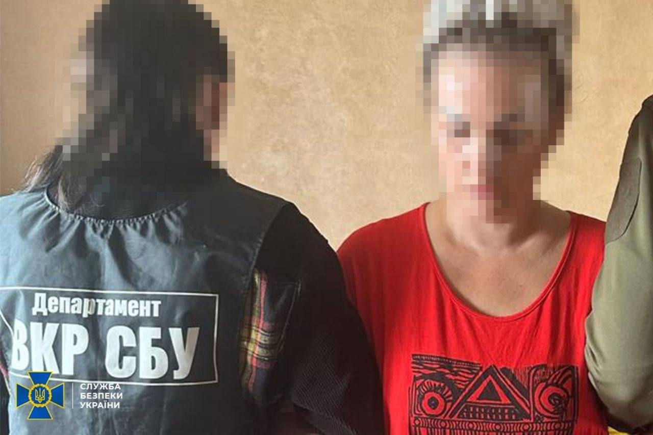 СБУ затримала коригувальницю ударів рф, яка діяла поблизу Київського моря