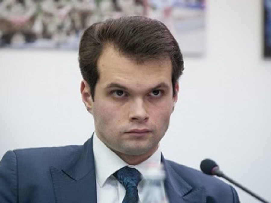 Бомбили аеродром на Київщині через ескортницю Мельник