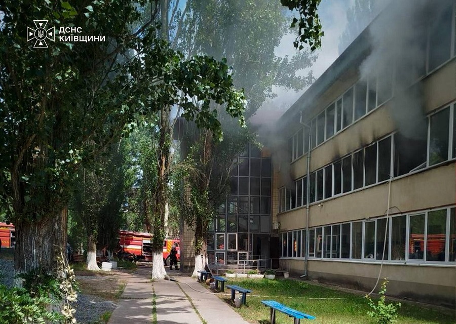 У центрі для бездомних на Київщині сталася пожежа: евакуювали 40 людей