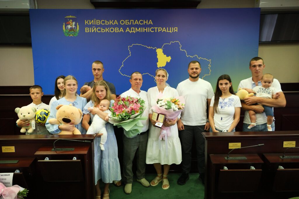 37 жінок з Київщини отримали звання "Мати-героїня" від Президента України