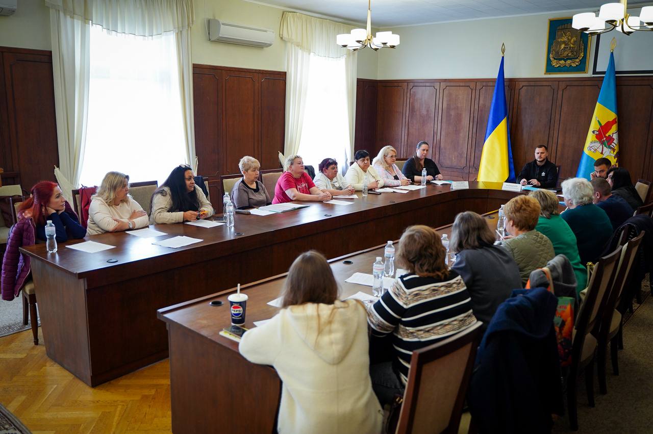 "Жоден звіт не замінить живої розмови": Калашник зустрівся з родинами полеглих воїнів