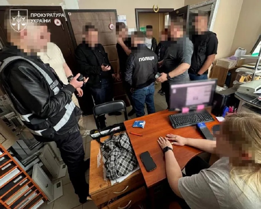 Обшуки у справі про неправомірну вигоду: слідчі дії провели у голови Білогородської громади Овсієнка