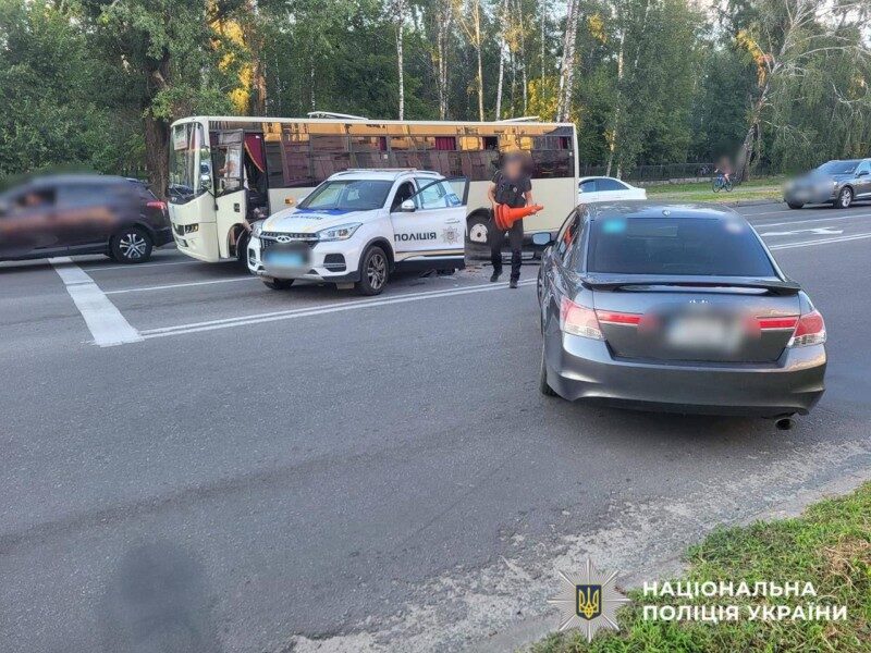 Поліція Київщини встановлює обставини ДТП за участі службового авто