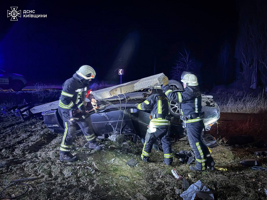 Рятувальники ліквідували наслідки ДТП на Білоцерківщині
