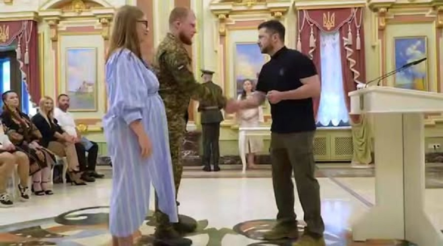 Герой України Владислав Стоцький отримав від Президента сертифікат на квартиру в Ірпені